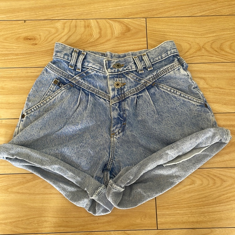Light denim jean shorts! Size 24/25
